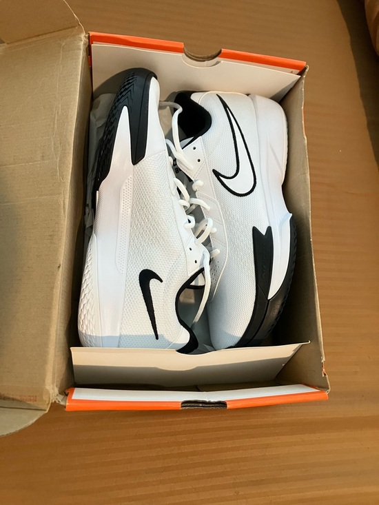 Athletic_Shoes